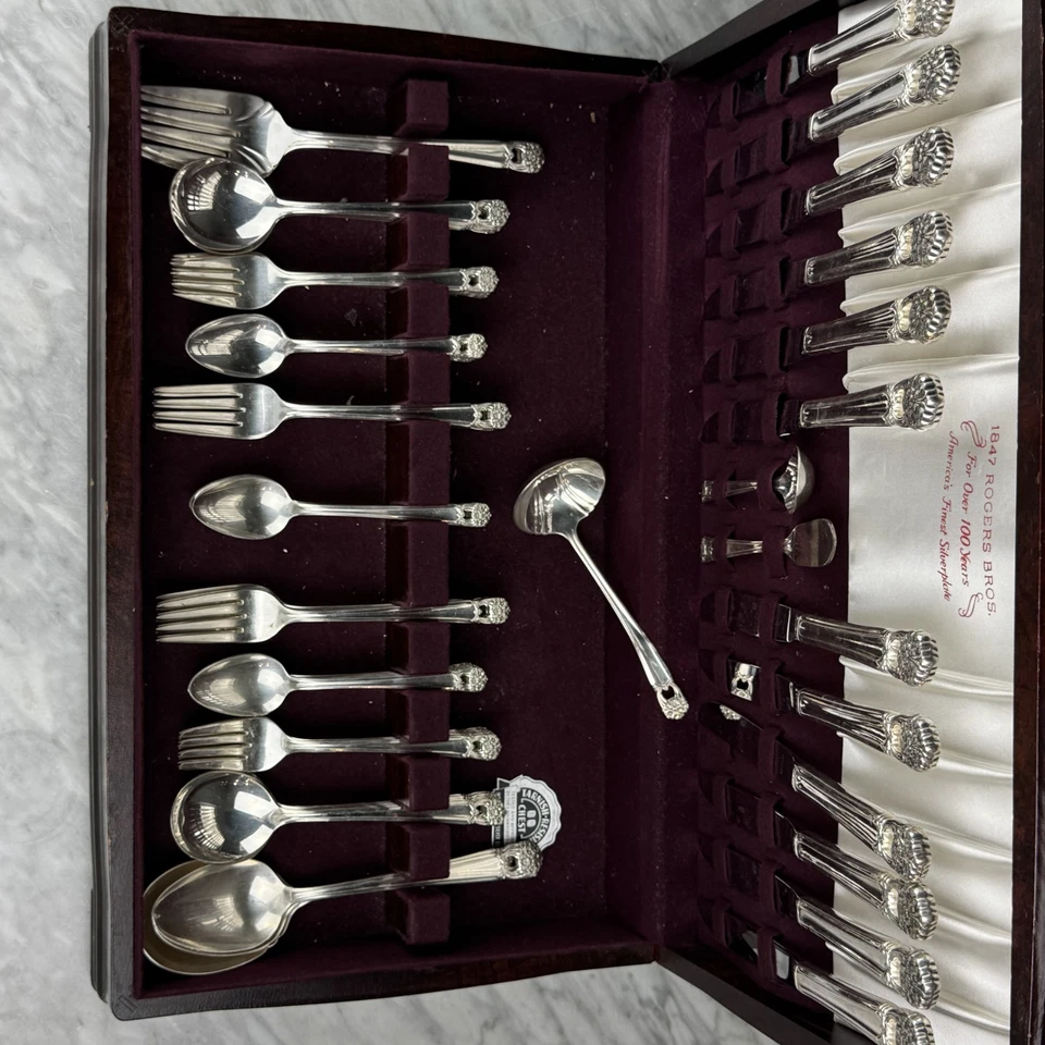 1847 Rogers Bros Eternally Yours Flatware Silverware Set 76 Pieces With Chest - Image 2 of 4