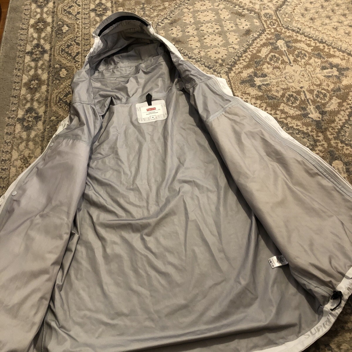 Supreme 3m reflective jacket White Jacket XL Zip Up Hooded Supreme 3m reflective jacket White Jacket XL Zip Up Hooded