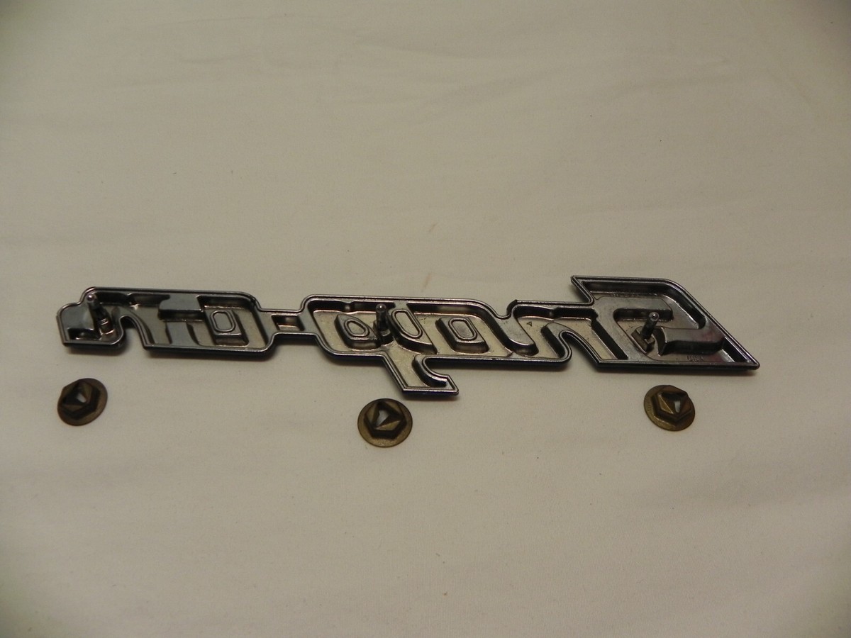 Snap-On KN800 3 Stud Silver/Black Metal Emblem Badge Decal Logo w