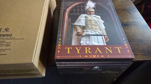 Commodo 1/6 Il gladiatore HHMODEL & HAOYUTOYS Imperial Legion Tyrant white - Foto 7 di 9