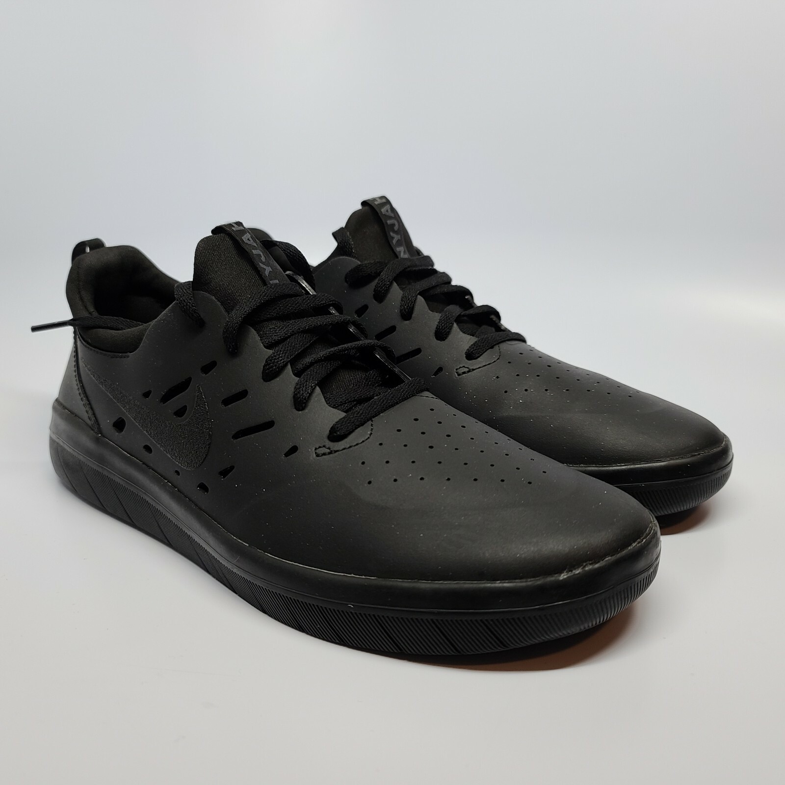 nike sb nyjah free triple black