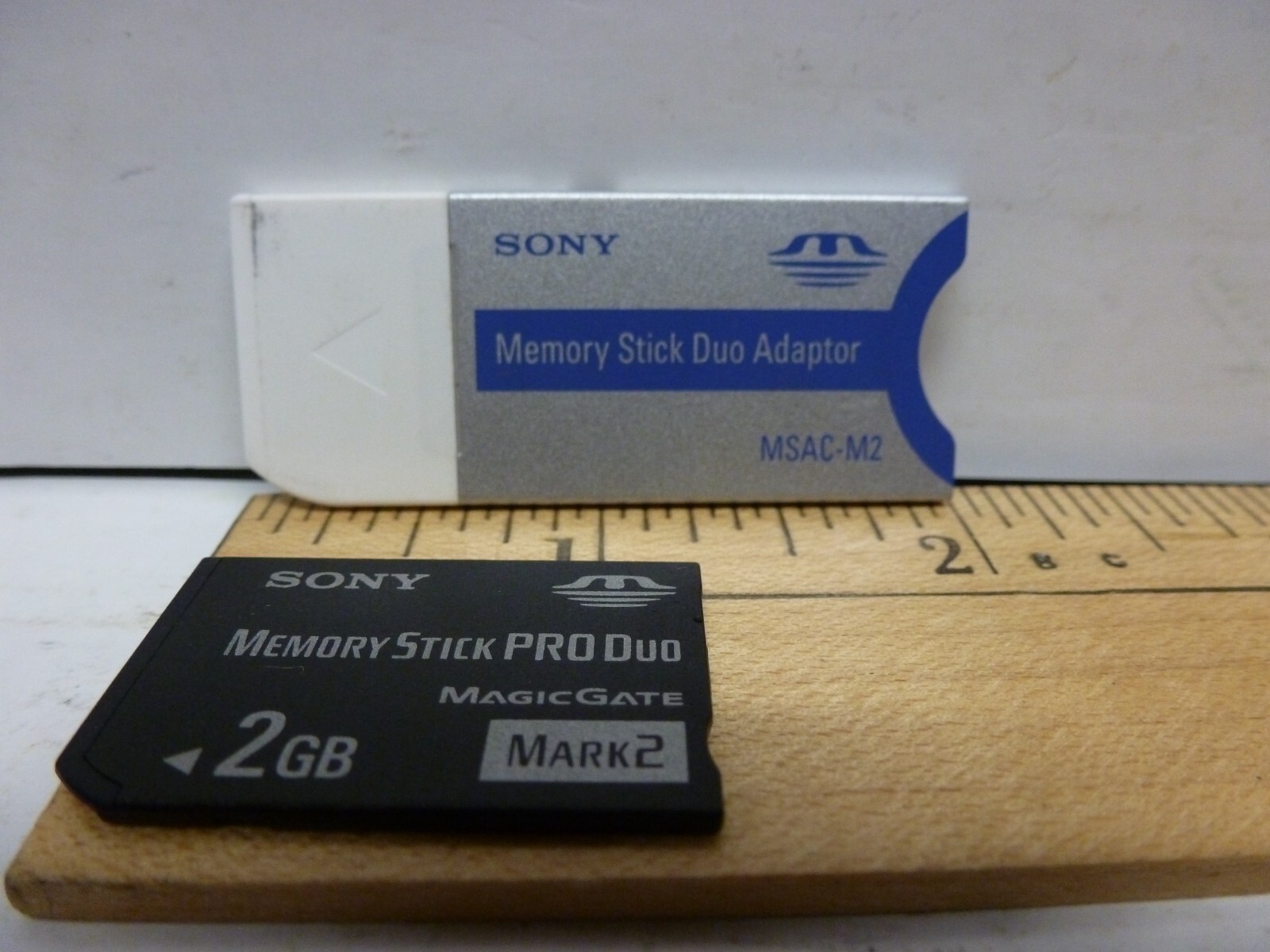 Sony Memory Stick Pro Duo Mark 2 Magic Gate 2 GB w Adapter MSACM2 Card