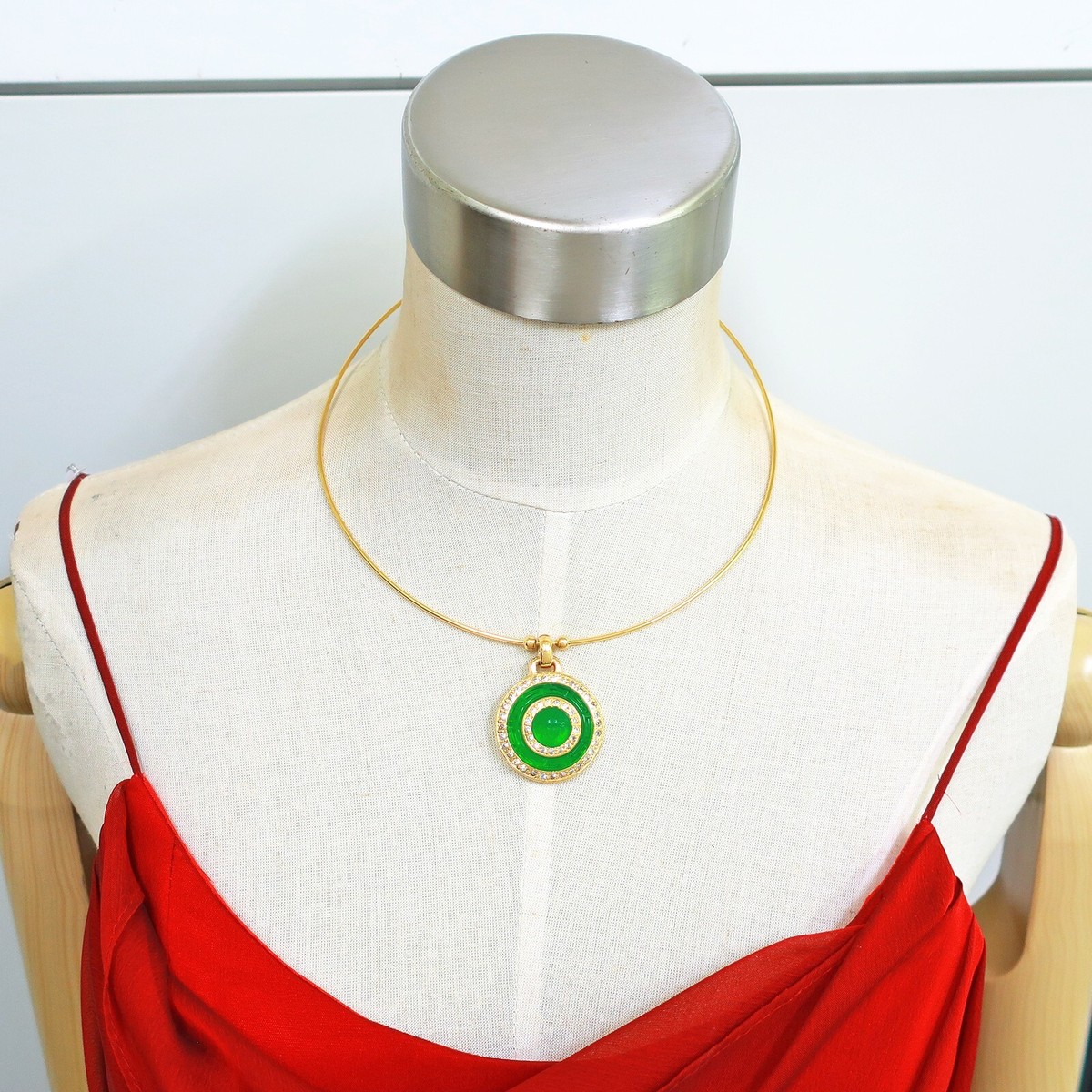 アクセサリー Versace VERSACE Gold Plated Green Medusa Rhinestone Necklace Pendant