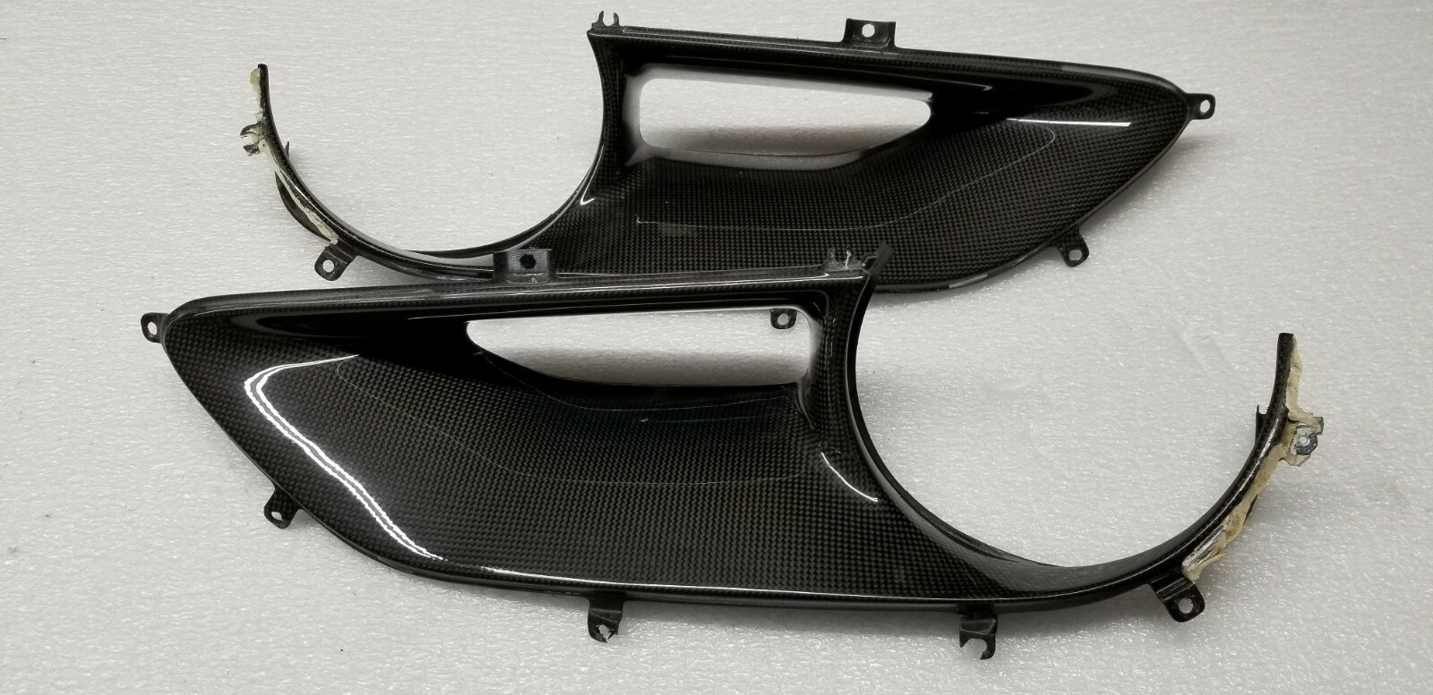 FERRARI 488 GTB REAR BUMPER TAIL LIGHT SURROUND CARBON FIBER 86937700 86937600