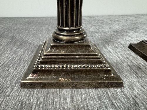 Coppia di candelabri a colonna corinzia Gorham argento sterling 12" neoclassici A3208 - Foto 5 di 18