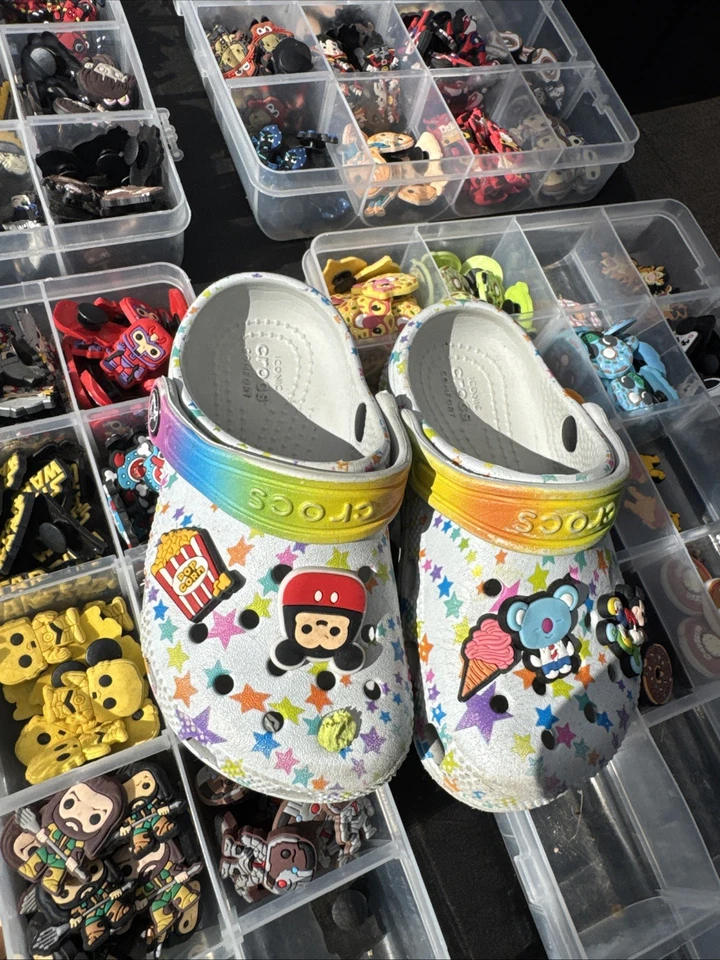 Crocs 经典 领带 染色 彩虹图形 Clog 儿童鞋 尺码 C9 — 第 2/4 张图片