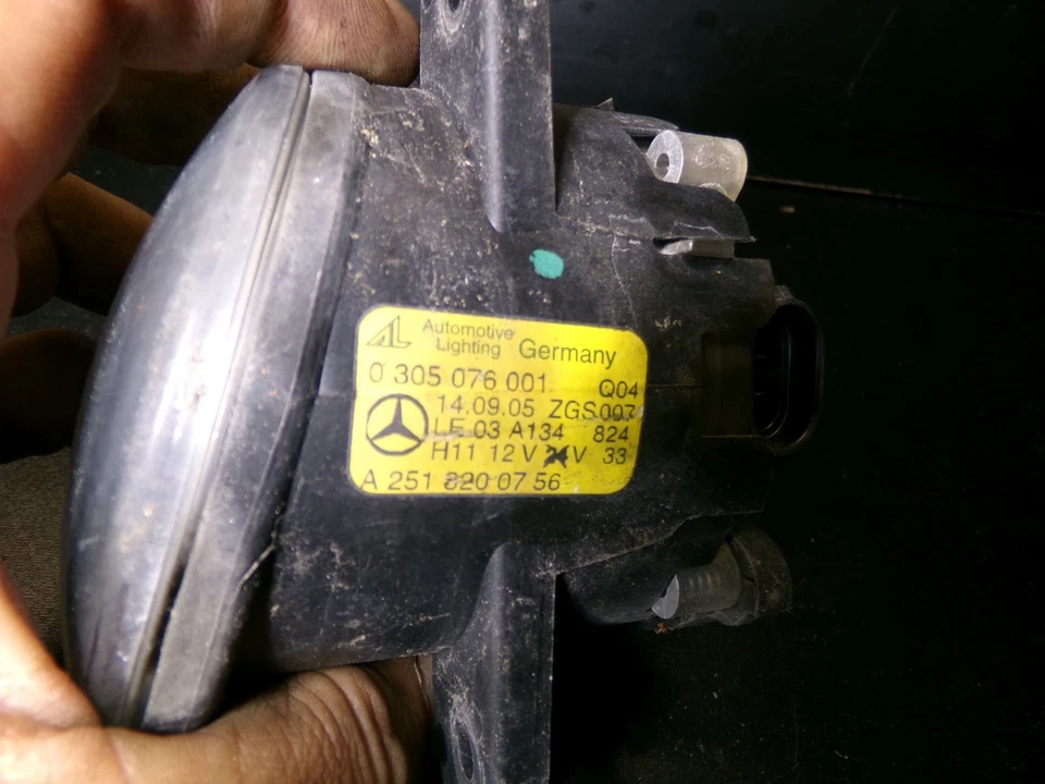 Faro antiniebla delantero izquierdo 2518200756 06-13 mercedes-benz w251 r350 r320 ml500 Foto 2 de 4