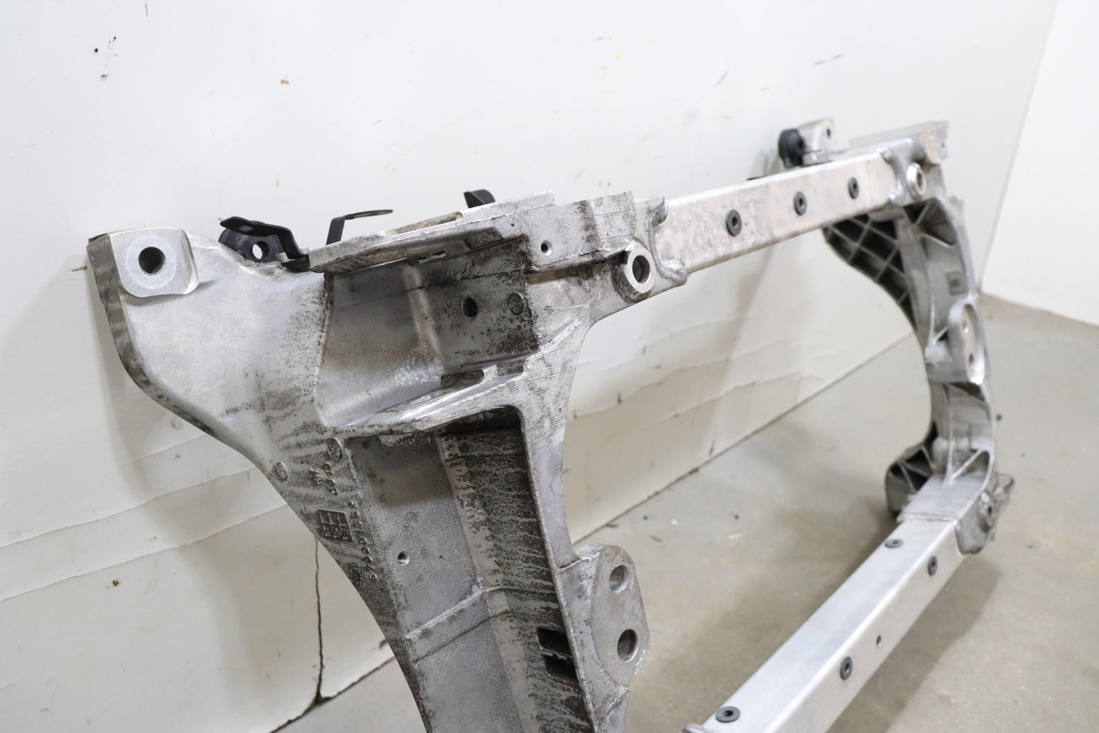 2017 - 2024 MASERATI QUATTROPORTE FRONT SUBFRAME UNDERCARRIAGE CROSSMEMBER OEM