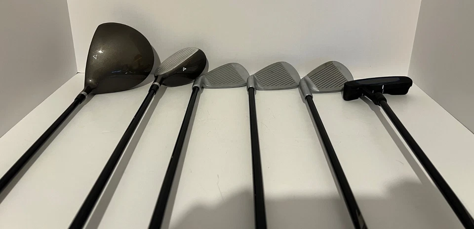 Wilson Profile Jr Golf Set - 6 Clubs - Wedge, 2 Irons, Hybrid, Driver, Putter - Image 2 of 2