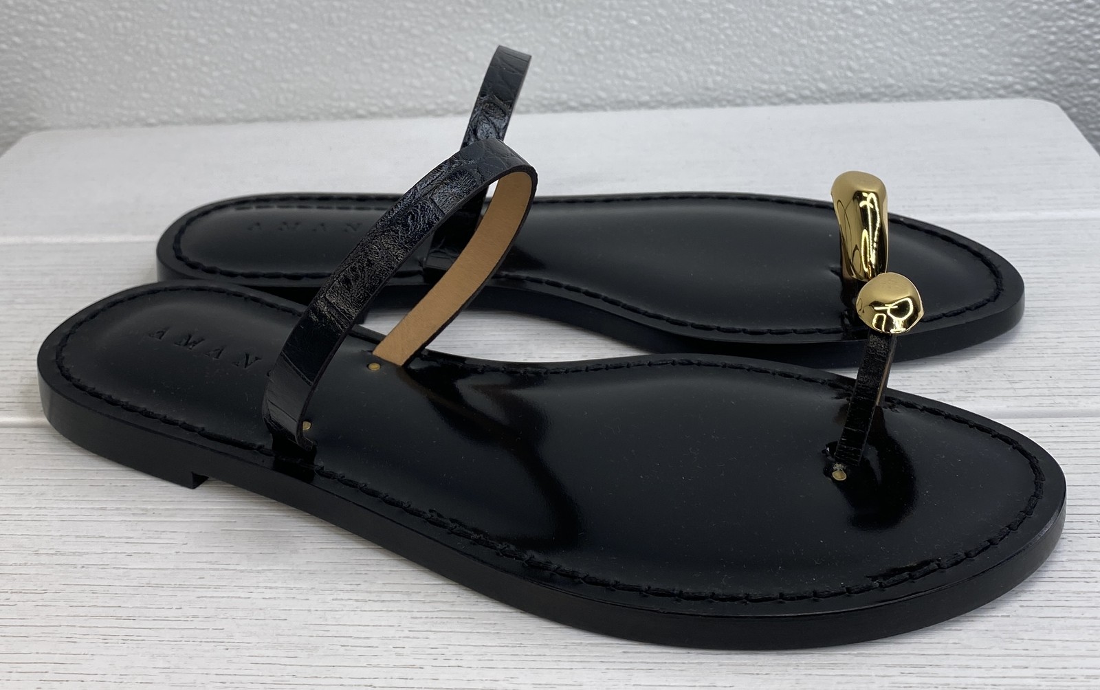 Amanu 21 The Kibera Sandals Women's Size 7 Black Leather Toe-Ring Flats