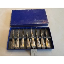 1940's Oneida Corn Holders Set of 8 Fancy Silver Plated Corn on the Cob Holders 