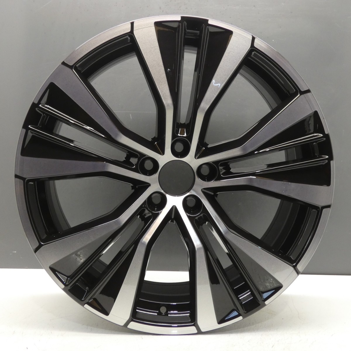 Volvo XC60 2022 R20 alloy rim 32271571 CEN26178 for sale