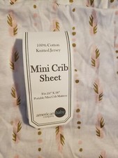 American Baby Co. Mini Jersey Crib Sheet NIP Pink/Gold Feathers