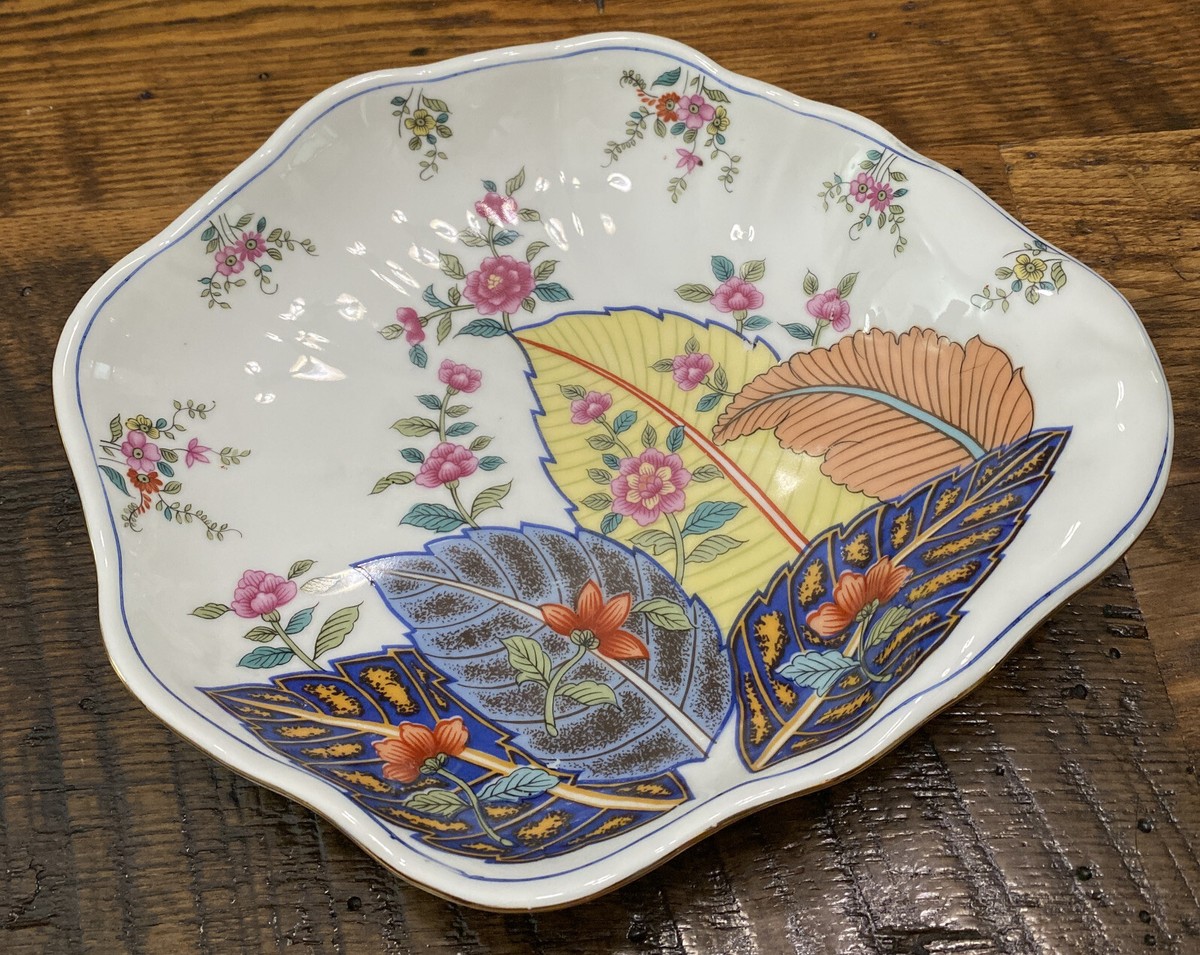tobacco leaf fine china by mann Set of 4 O Plates | Chinoiserie Floral Dinnerware continues its strong popularity today MANN Tobacco Leaf Porcelain Stand
