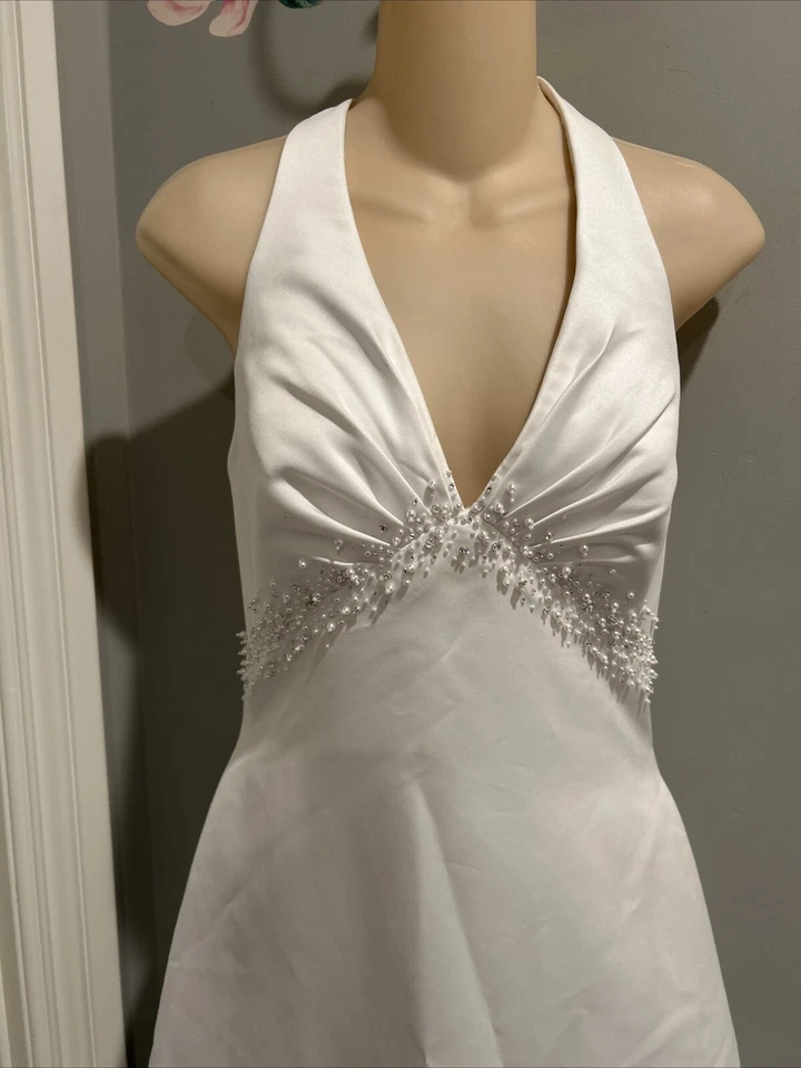 Vestido de novia blanco David's de Galina talla 4 clásico elegante con perlas Foto 2 de 4