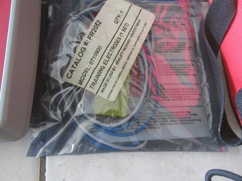 Laerdal AED 2 Trainer Training Tool With 1 Set Of New Pads - Picture 4 of 10