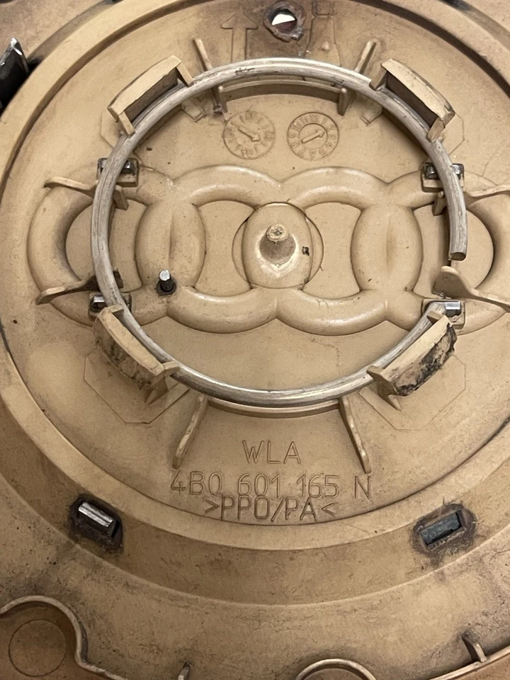 Audi A6 2003 2004 tapa central cubierta cubo llanta 4B0 601 165 N usado 1 pieza plateado Foto 4 de 4