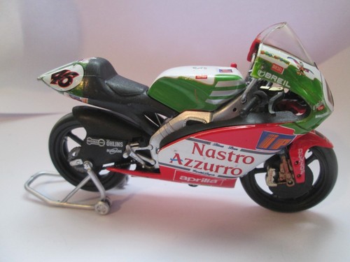 VALENTINO ROSSI NASTRO AZZURRO APRILIA RSW250 IMOLA 1998 1-18 SCALE MODEL - Foto 3 di 4
