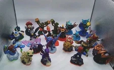 Skylanders Lot Of 22 Activision Figures Skylanders: Giants With Bag
