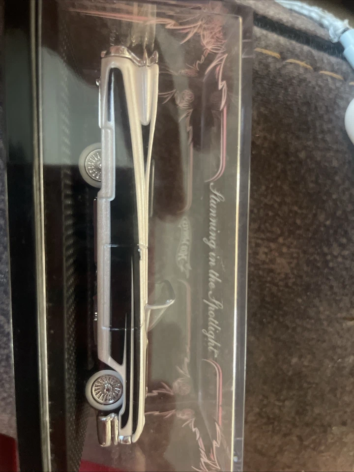 Cadillac convertible rosa Hot Wheels 1959 impresionante en el foco Foto 3 de 3