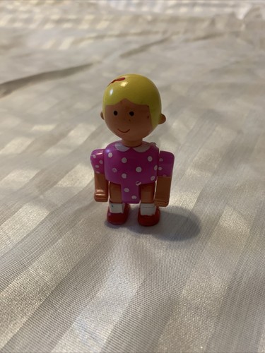 Vintage Kunststoff Einweg Puppe Mädchen blonde Haare rosa gepunktet Shirt rote Schuhe - Bild 2 von 4