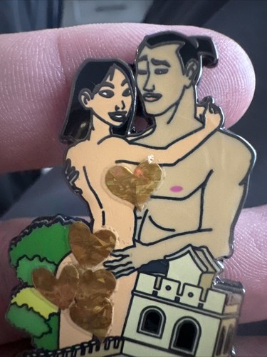 Mulan Fantasy Pin Mulan & Captain Shang Embracing In Front Of Great Wall LE 100 - Picture 3 of 9