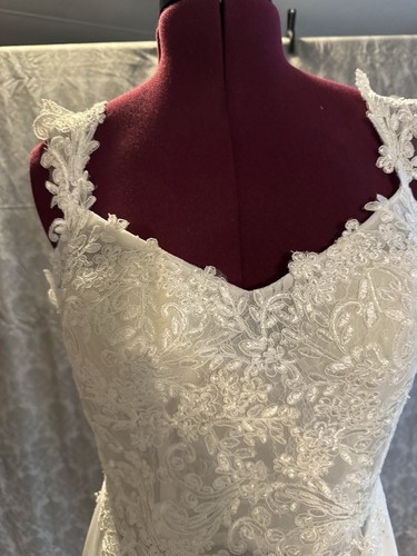 Wedding Dress Mermaid Style Size 12 Style 8523412. See Pictures.