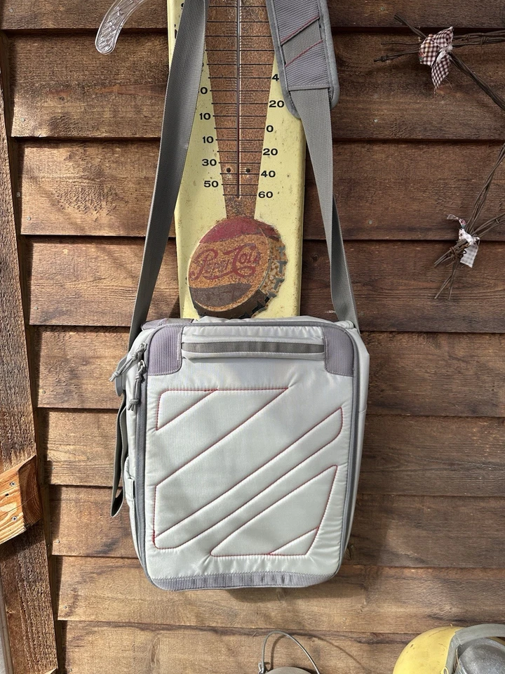 Bolso Mensajero para Portátil JANSPORT Gris Foto 2 de 4