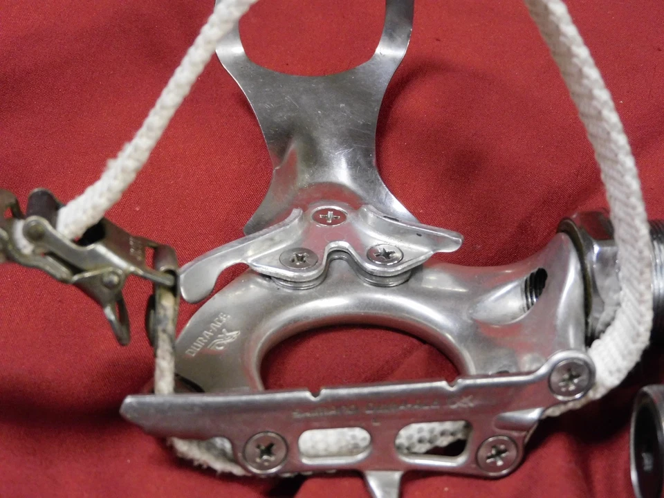 Pedales Shimano Dura-Ace AX PD-7300 1981 con pinzas para dedos grandes y correas de nailon Foto 4 de 4