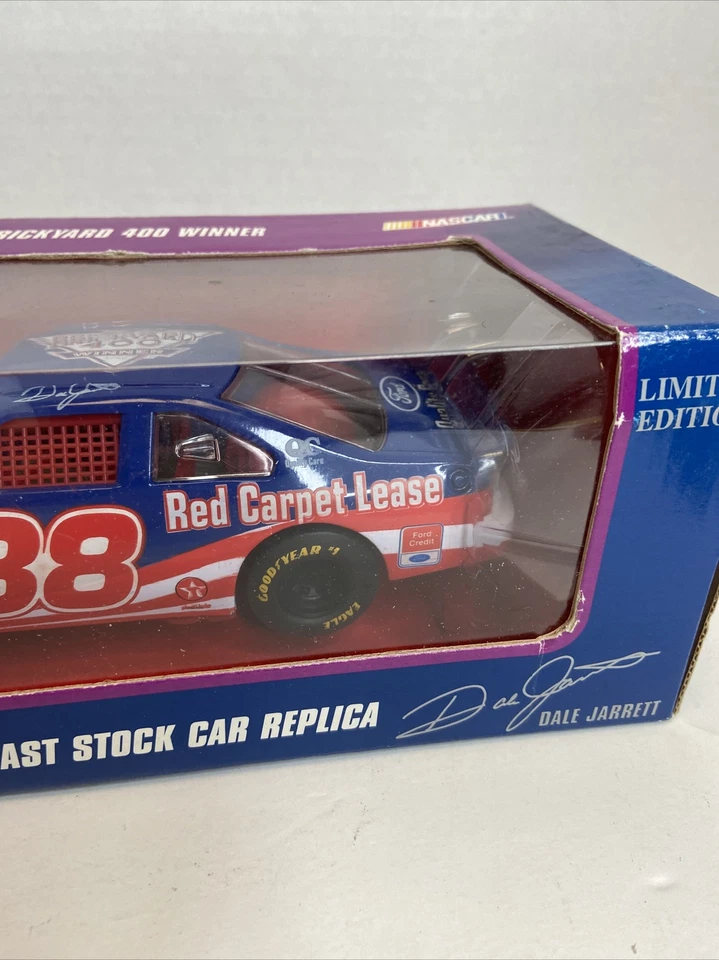 DALE JARRETT #88 FORD QC RED CARPET LEASE 1996 EDITION RACING CHAMPIONS 1/24 - Image 4 of 4