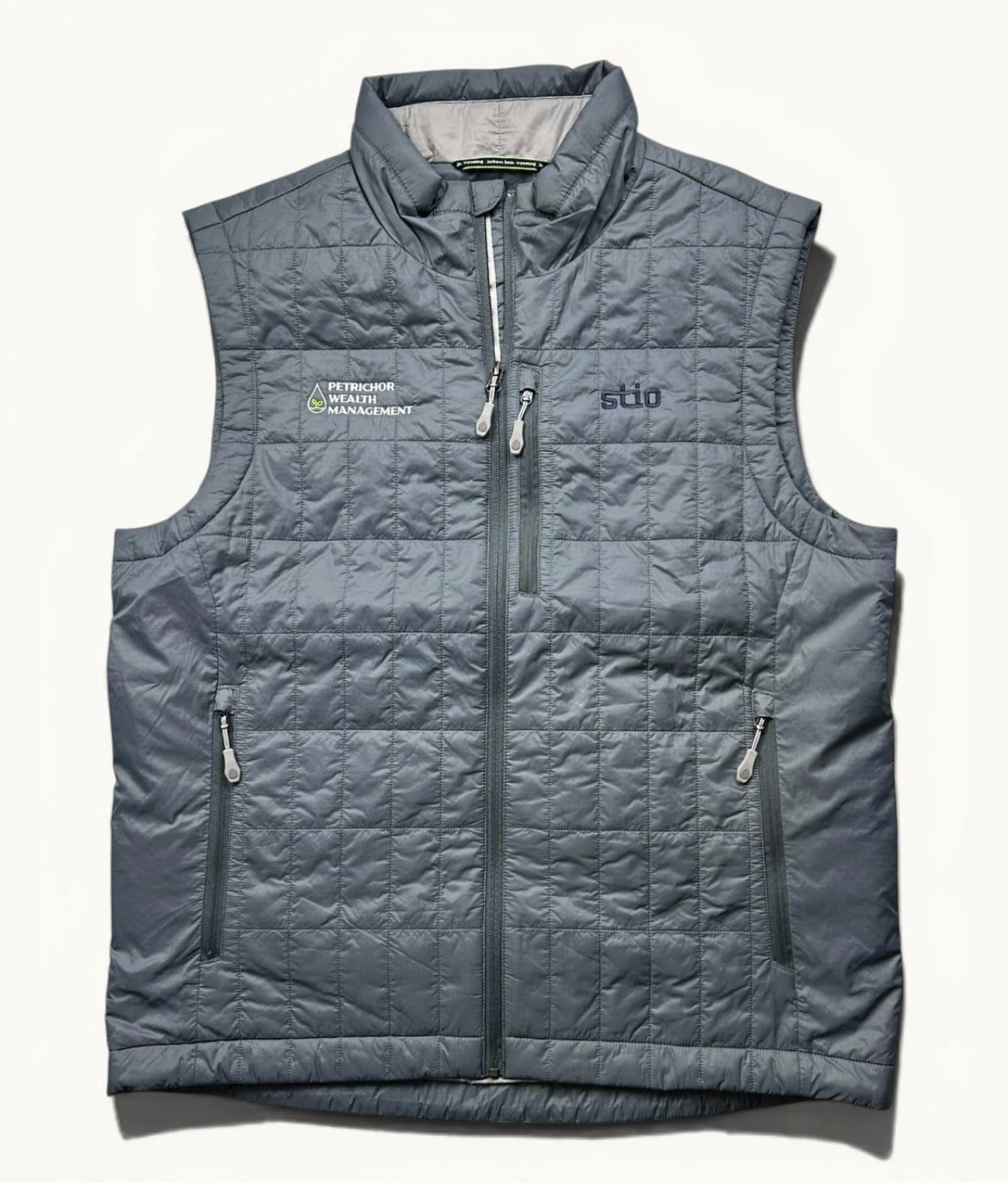 Men’s NWOT Stio Azura Insulated Vest Grey Outdoors Sz L COMPANY LOGO Hiking