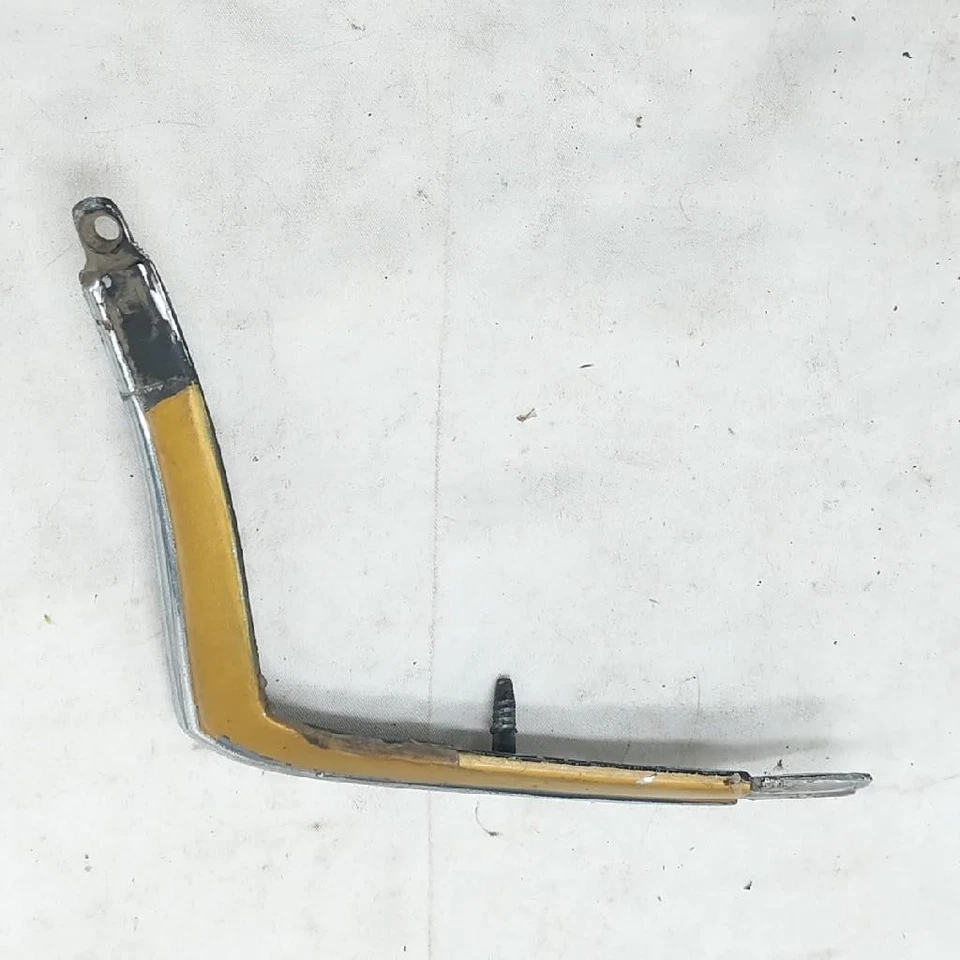 GM 9838368 1972 Pontiac Grand Prix trasero derecho moldura cromada para techo de vinilo OEM usado Foto 2 de 4