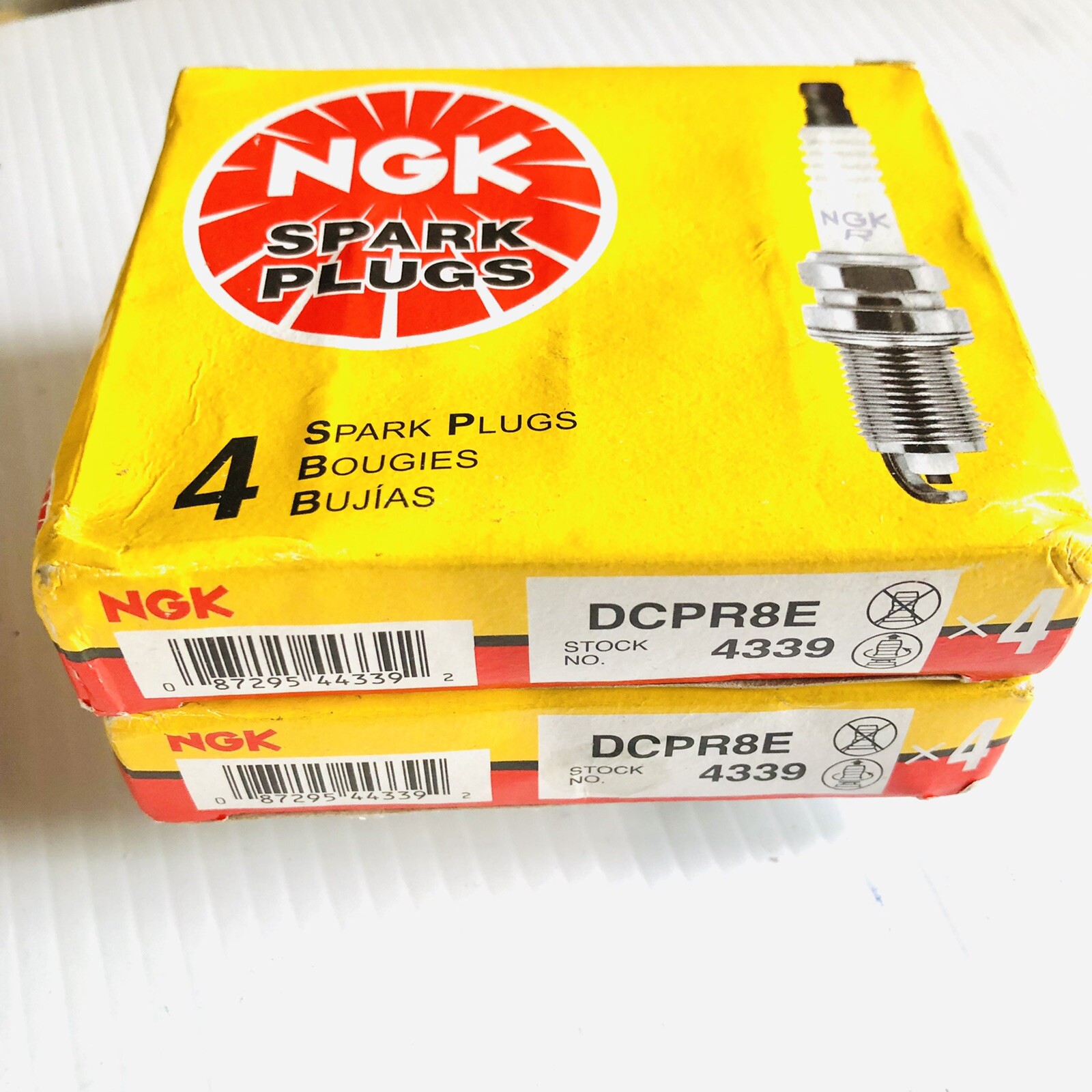 LOT OF 8 NGK SPARK PLUGS 4339