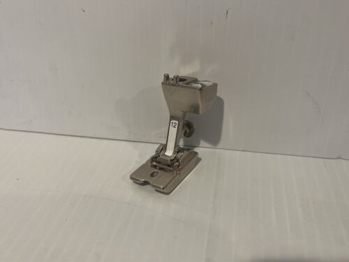 Genuine Bernina Tricot, Bulky Overlock Foot #12C - 9mm - Old-Style - Picture 2 of 7