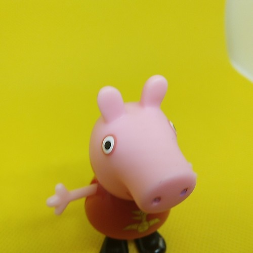 PEPPA PIG Figure wearing Red Shirt w/Yellow Pterodactyl Dinosaur Jazwares HTF - Picture 4 of 11