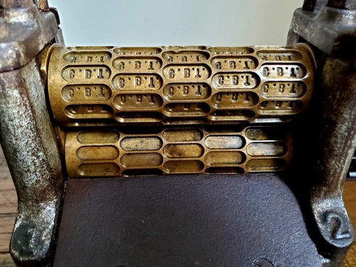 Antico 1871 Thomas Mills T.B.C. Hard Candy Drops Roller Machine - Foto 11 di 12
