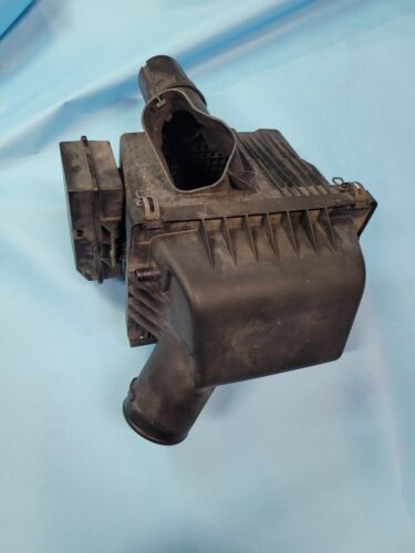 Air Cleaner Filter Housing Box - 2006-2010 Jeep Commander 4.7L & 3.7L - OEM - Picture 2 of 7