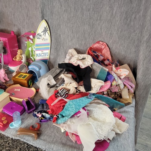 LOT OF VINTAGE BARBIE ACCESSORIES CLOTHING PETS ETC - Picture 2 of 13