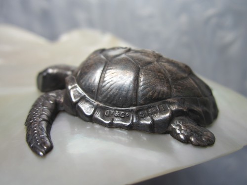 ONE OF A KIND ANTIQUE CLEWLEY ENGLAND STERLING TORTOISE ON SEASHELL JEWELRY TRAY - Picture 2 of 20