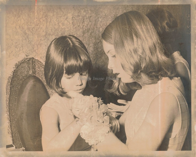 1969 Miami Lisa Foster Dianne Mills Flower Bouquet Photo 8X10
