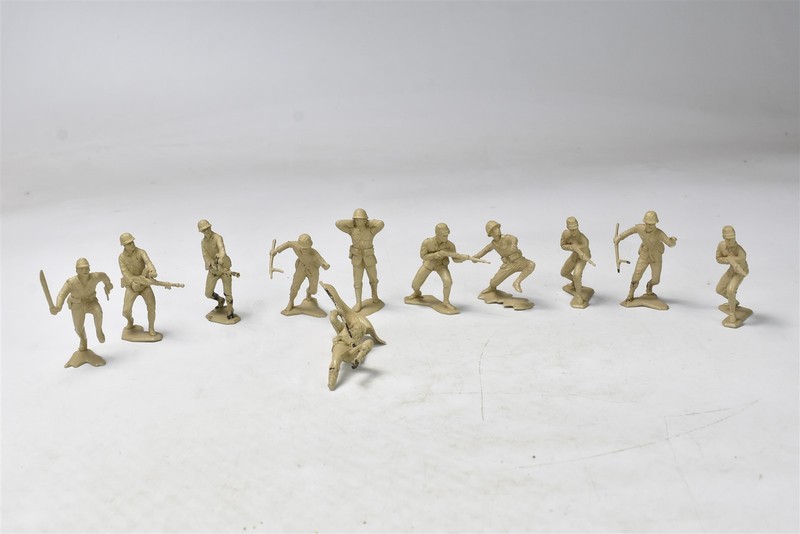 Vintage 1963 SET of 10 MARX WWII JAPANESE SOLDIERS HARD PLASTIC #09300
