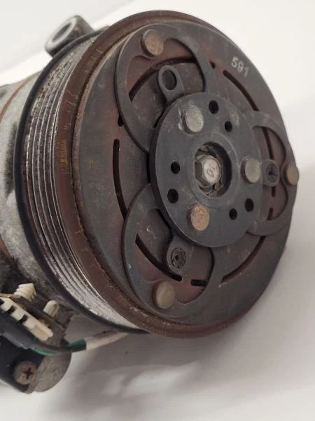 Compresor de aire acondicionado Chevrolet Equinox 2005-2009 Foto 4 de 4