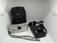 Pentax Optio W30 7.1MP Digital Camera With Charger no Battery no memory card