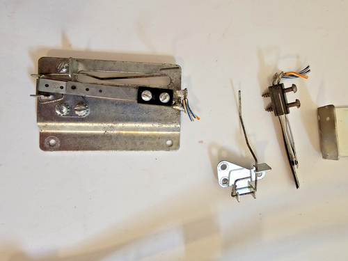 1988 PREMIER GOTTLIEB DIAMOND LADY PINBALL BALL DRAIN TROUGH DRAIN KICKER ASSY - Picture 3 of 16