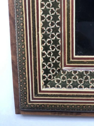 Marquetería persa Khatam de Oriente Medio enmarcada pintura de halcón firmada sobre hoja - Imagen 9 de 12
