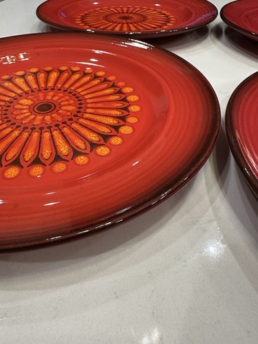 Vintage 1970s Metlox Vernon Medallion Red Poppytrail Dinner Plates. Set Of 4 - Picture 4 of 7