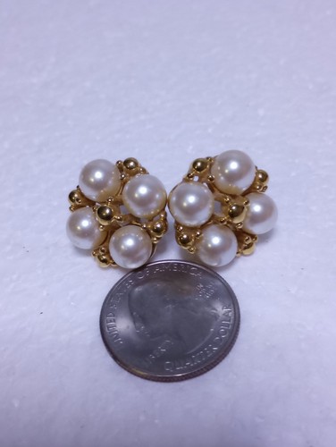 Pendientes vintage con acento en tono dorado y racimos de perlas de imitación POST DOBLADO - Imagen 11 de 14
