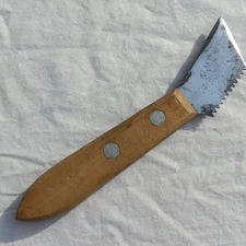 Vintage R.M.L. Fish Scaler Knife 2" Blade Fishing