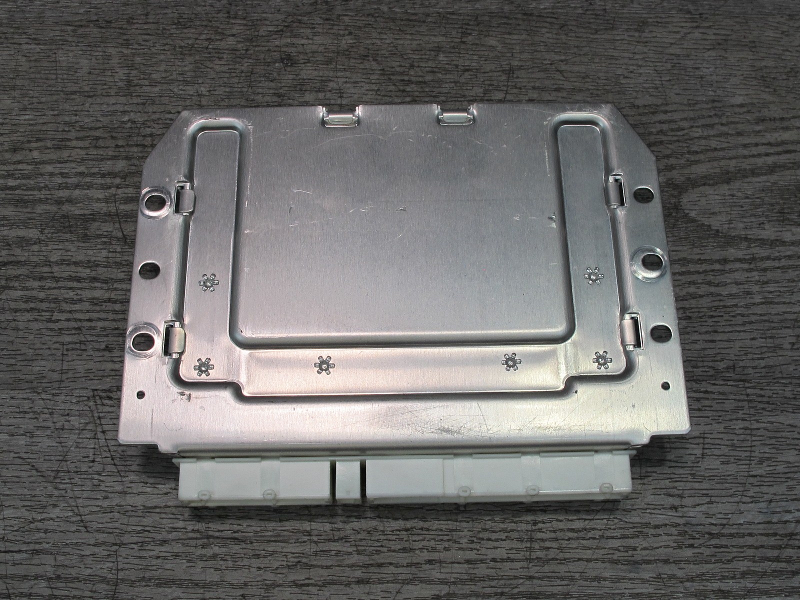 2017-2020 MASERATI LEVANTE M161 ACTIVE AIR SUSPENSION CONTROL MODULE 670038755