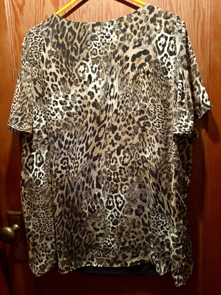 I.N. Studio Women’s 2X Top Leopard Print Short Sleeves V-Neck Gently Worn Nice - Image 2 of 4